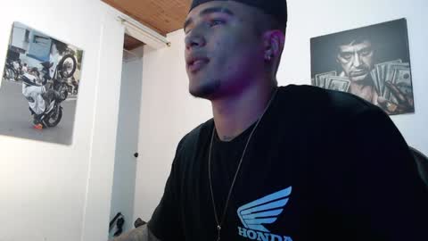 Snapshot of _luxury_23 chatting on April 2026 07:02:01 AM STIVEN online show from April 2026 07:02:01 AM