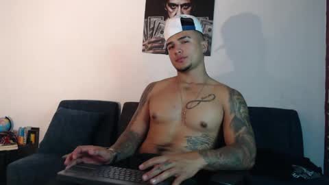 Snapshot of _luxury_23 chatting on May 2026 11:43:02 PM STIVEN online show from May 2026 11:43:02 PM