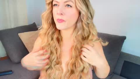 Lady Chanel online show from March 2026 07:53:01 PM