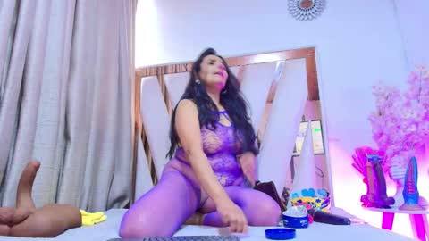 _marcela__ online show from November 2025 01:49:02 PM