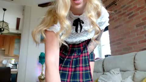 Snapshot of _mari_ chatting on May 2026 08:09:02 AM _mari_ online show from May 2026 08:09:02 AM