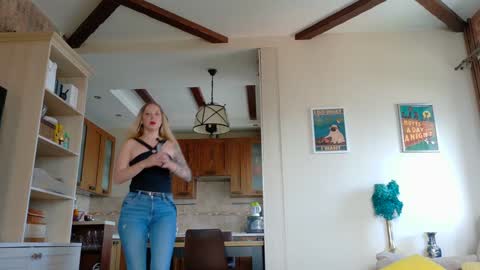 _mari_ online show from June 2026 10:13:02 AM