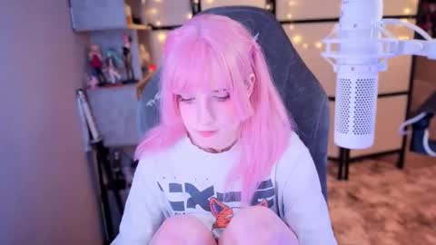 Mariko online show from November 2025 03:06:02 PM