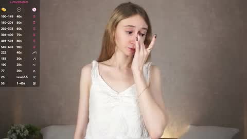  Gwen  online show from September 2025 03:52:01 AM