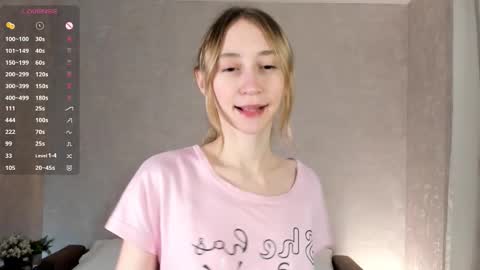  Gwen  online show from October 2025 02:41:02 AM