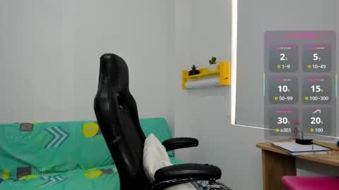 Snapshot of _megganjobs chatting on October 2025 12:17:02 PM Juli online show from October 2025 12:17:02 PM