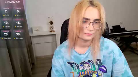 _meow_neko_ online show from January 2026 06:29:01 AM