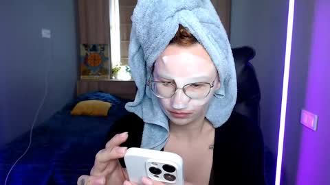 Snapshot of _mi_amore chatting on April 2026 09:01:02 AM _mi_amore online show from April 2026 09:01:02 AM