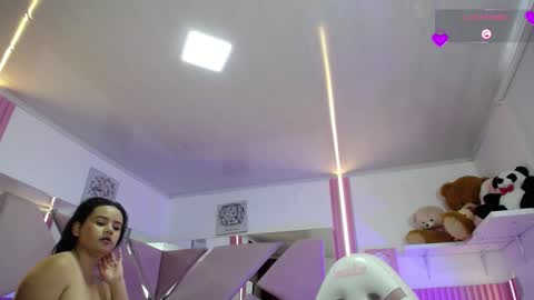  Mia  online show from September 2025 01:00:02 PM