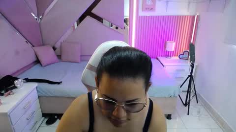  Mia  online show from September 2025 12:21:02 PM