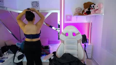  Mia  online show from October 2025 12:55:02 PM