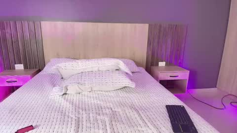 _miamiller_ online show from February 2025 11:26:02 PM