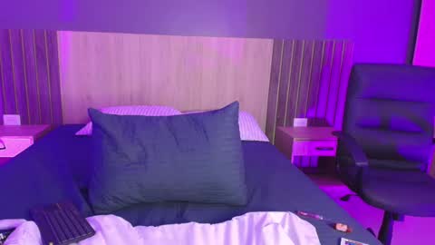 _miamiller_ online show from February 2025 11:14:02 PM