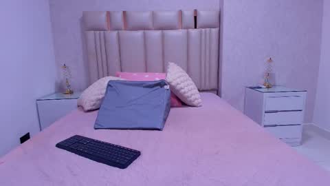 Mia  online show from February 2026 11:53:01 AM