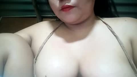 Snapshot of _milkytitsmomxx_ chatting on May 2026 04:56:02 PM _milkytitsmomxx_ online show from May 2026 04:56:02 PM
