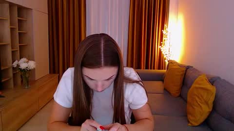 Mia online show from October 2025 07:06:02 AM