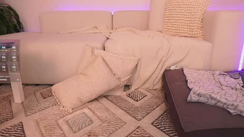 Vale online show from December 2024 09:01:01 PM