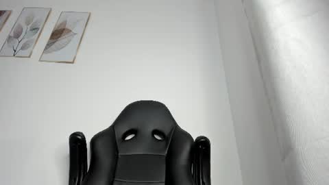 _molly_rosse_ online show from June 2026 12:05:02 PM