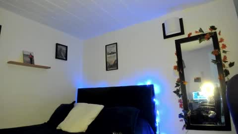     liaaa 4u online show from December 2024 01:40:01 AM