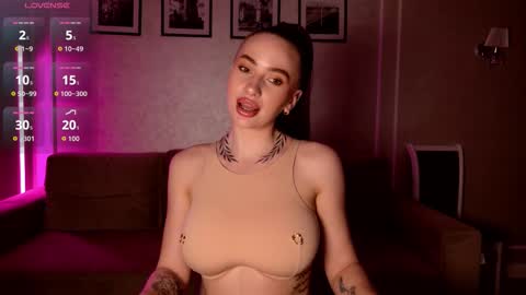 Snapshot of _moon_girl_18 chatting on February 2026 05:08:01 PM Nikol online show from February 2026 05:08:01 PM