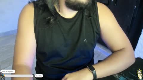   John    online show from November 2025 05:18:02 AM