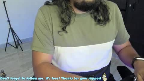   John    online show from November 2025 05:41:01 AM