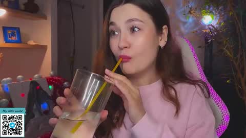 Mia with a big heart  online show from December 2025 11:58:02 AM