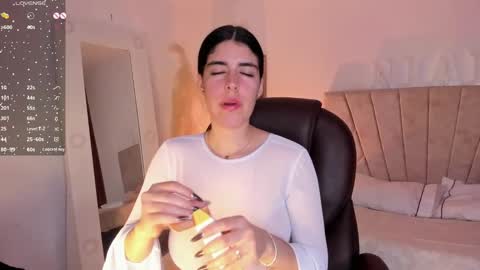 Niah  You can call me Ni or cutie haha online show from February 2025 09:25:02 PM