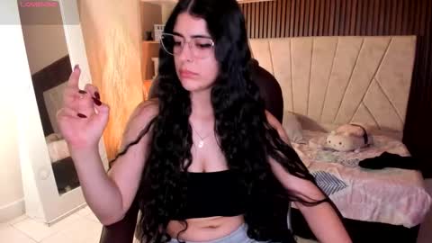 Niah  You can call me Ni or cutie haha online show from November 2025 08:57:01 PM