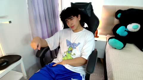 Snapshot of _nickconnor1 chatting on December 2024 09:00:01 PM Nicolas online show from December 2024 09:00:01 PM