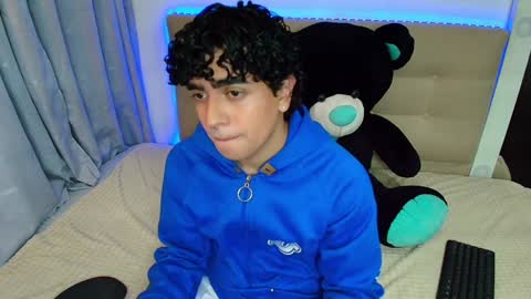 Snapshot of _nickconnor1 chatting on December 2024 12:18:01 AM Nicolas online show from December 2024 12:18:01 AM