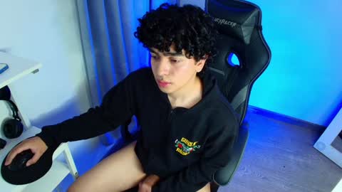 Snapshot of _nickconnor1 chatting on January 2025 01:39:02 AM Nicolas online show from January 2025 01:39:02 AM