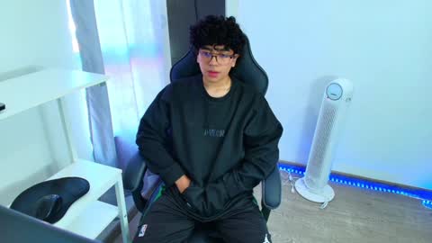 Snapshot of _nickconnor1 chatting on January 2025 04:23:02 PM Nicolas online show from January 2025 04:23:02 PM