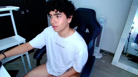 Snapshot of _nickconnor1 chatting on January 2025 09:39:02 PM Nicolas online show from January 2025 09:39:02 PM