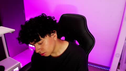 Snapshot of _nickconnor1 chatting on February 2025 11:01:02 PM Nicolas online show from February 2025 11:01:02 PM