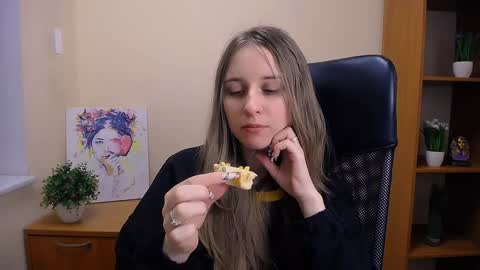 Nica online show from December 2024 12:38:01 PM