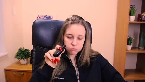 Nica online show from January 2025 12:15:01 PM