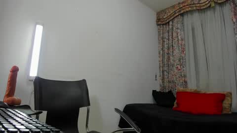 Niki online show from February 2025 10:43:01 PM