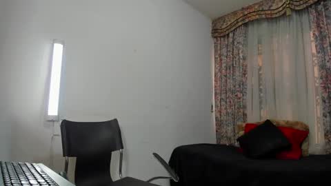 Niki online show from February 2025 07:49:01 PM