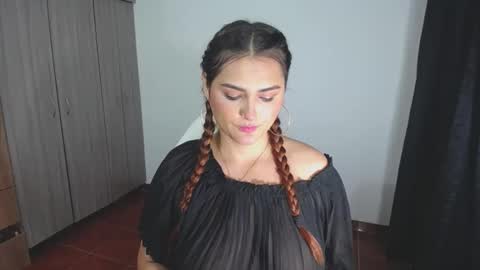 Nina  online show from December 2024 03:33:02 AM