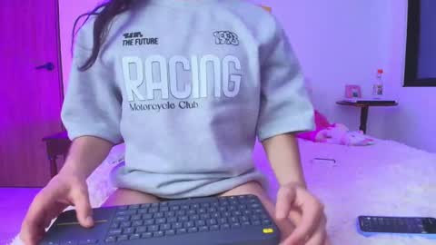 Noa Smith online show from November 2025 05:51:01 AM