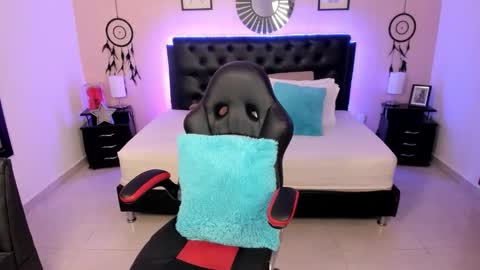 Olivia jones online show from March 2026 12:08:01 PM