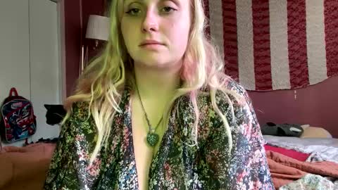 _peaceoutgirlscout_ online show from October 2025 08:18:01 PM