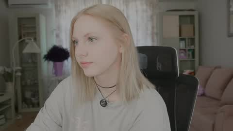 Snapshot of _penisflytrap_ chatting on May 2026 07:15:01 AM Viktoria online show from May 2026 07:15:01 AM