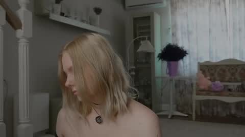 Snapshot of _penisflytrap_ chatting on May 2026 01:30:02 PM Viktoria online show from May 2026 01:30:02 PM