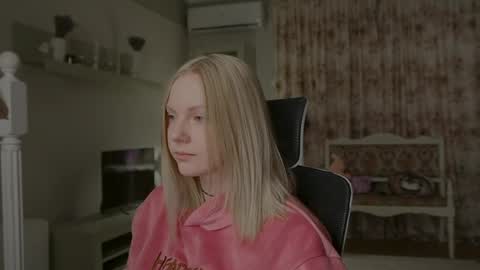 Snapshot of _penisflytrap_ chatting on May 2026 06:42:02 PM Viktoria online show from May 2026 06:42:02 PM