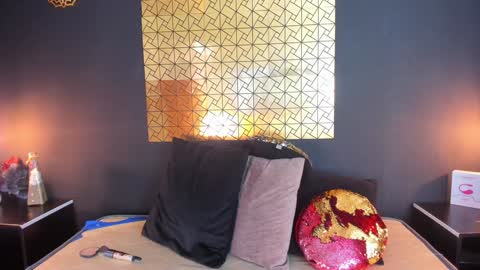 Laura online show from December 2024 09:47:02 PM