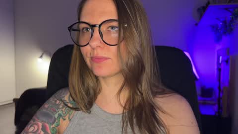  HADLY today day-off see u online 0112  online show from December 2024 08:25:01 PM