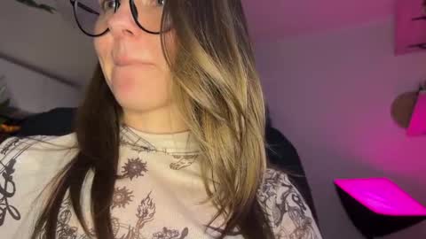  HADLY today day-off see u online 0112  online show from December 2024 09:33:01 PM