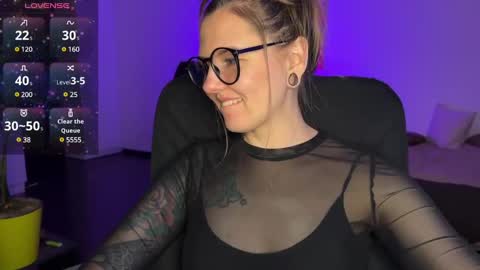  HADLY today day-off see u online 0112  online show from January 2025 06:27:01 PM